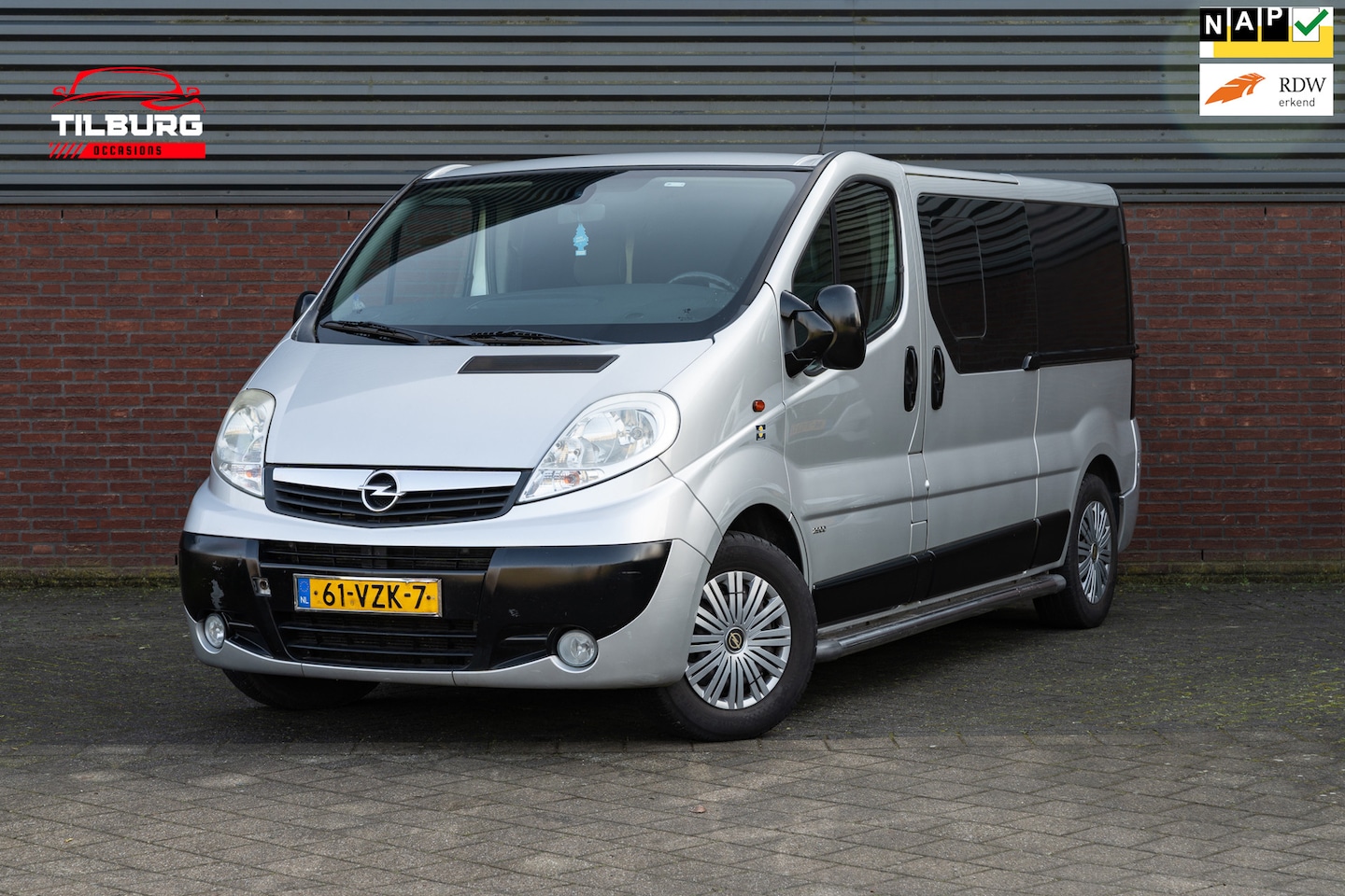 Opel Vivaro - 2.5 CDTI L2H1 DC Rolstoelbus | LIFT| - AutoWereld.nl