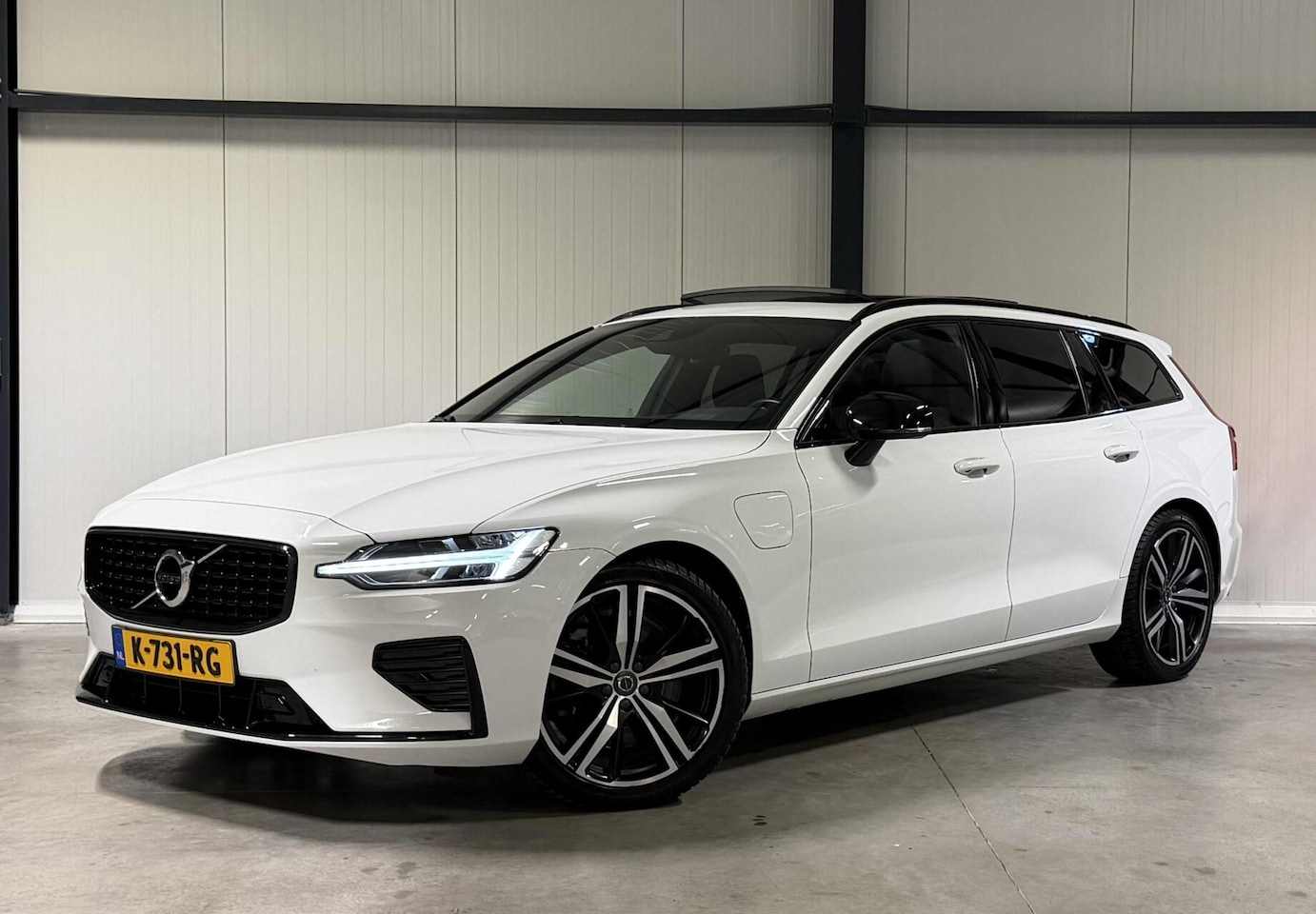 Volvo V60 - 2.0 T6 Recharge AWD R-Design Pano Leer Camera NAP - AutoWereld.nl