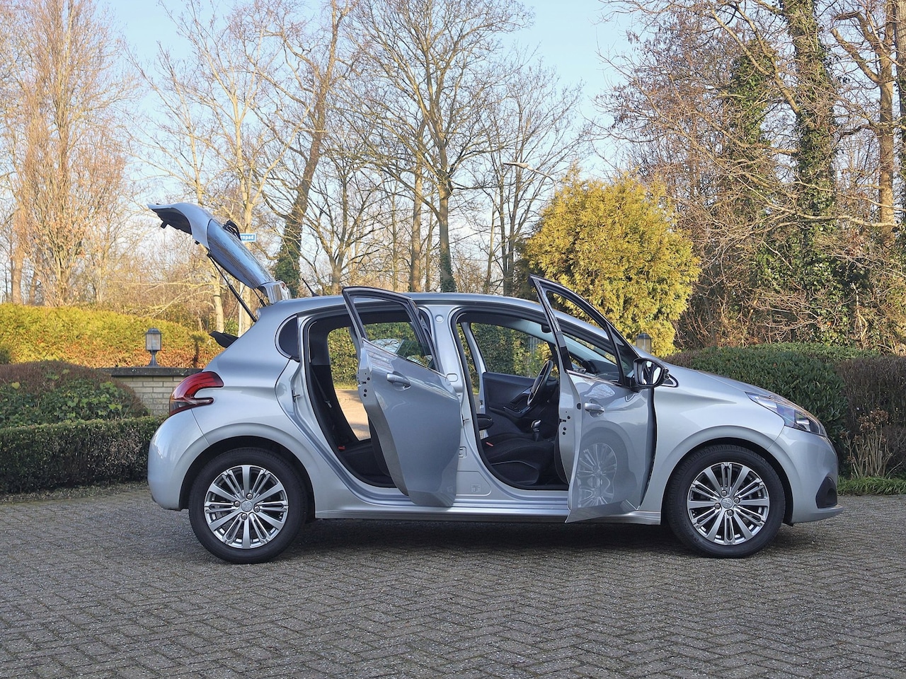 Peugeot 208 - 1.2 110pk Allure 5-deurs - AutoWereld.nl