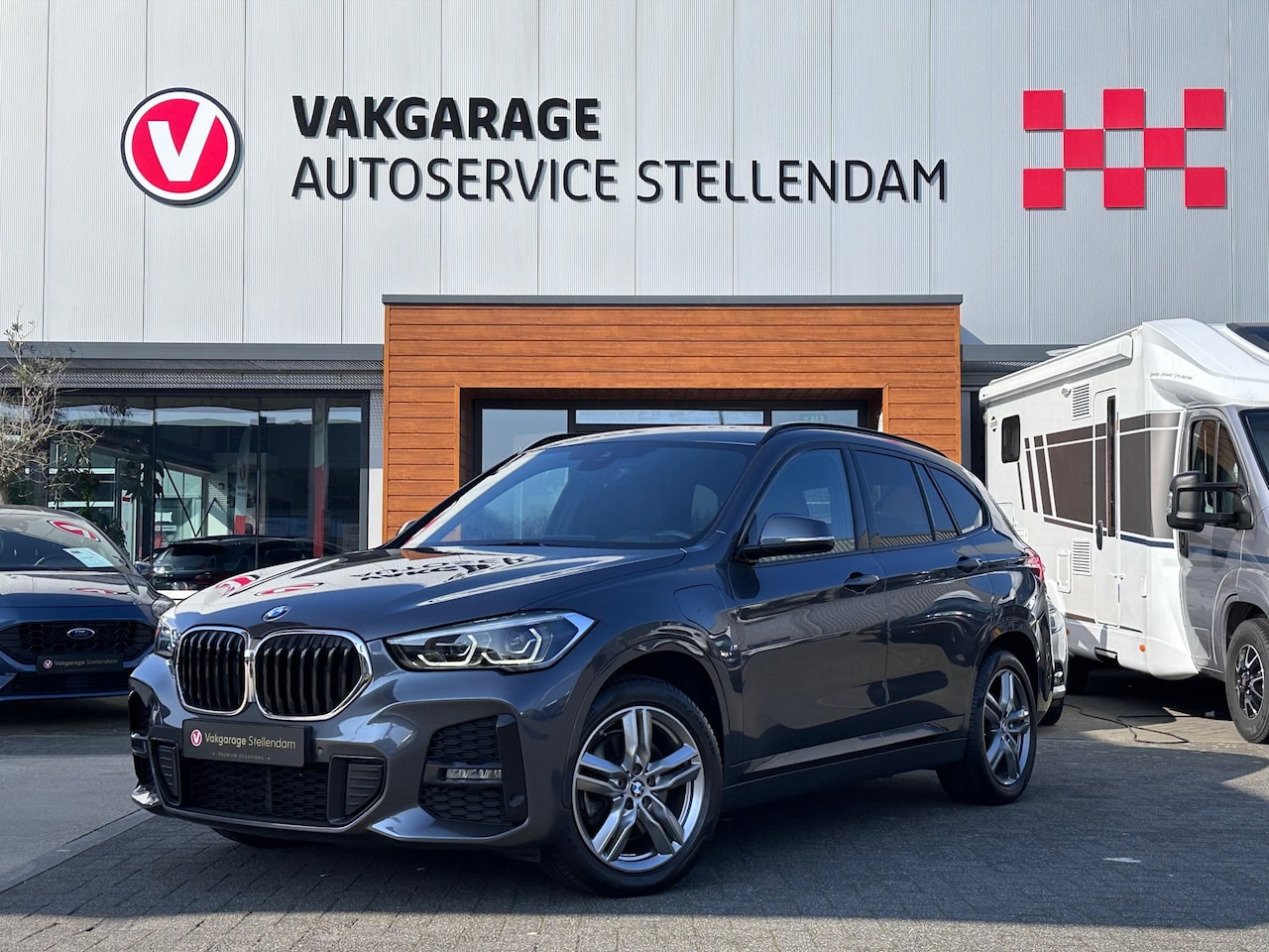 BMW X1 - XDrive25e M-Sport|Groot Navi|Sfeerverl|HUD|Sportstuur/Stoelen|18 Inch|Keyless - AutoWereld.nl