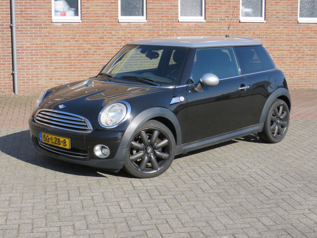 MINI Cooper - Mini 1.6 Pepper * APK * 02-2027 * * Automatische Airco * 17 inch Lichtmetalen velgen * Dak - AutoWereld.nl