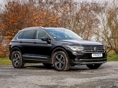 Volkswagen Tiguan - 1.4 PHEV Elegance // Panoramadak // Headup // Elekt. klep