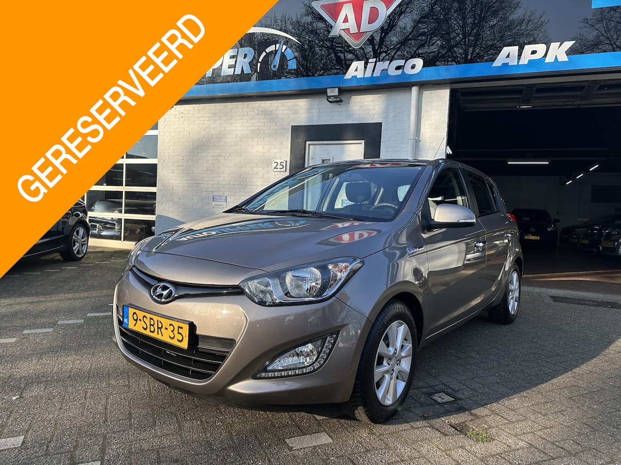Hyundai i20 - 1.2i i-Deal /Airco/all season banden/Lm velgen/Nieuwe apk bij aflevering/Trekhaak afneemba - AutoWereld.nl