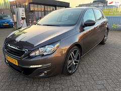 Peugeot 308 - 1.2 PureTech Allure / Navi / PDC / LED