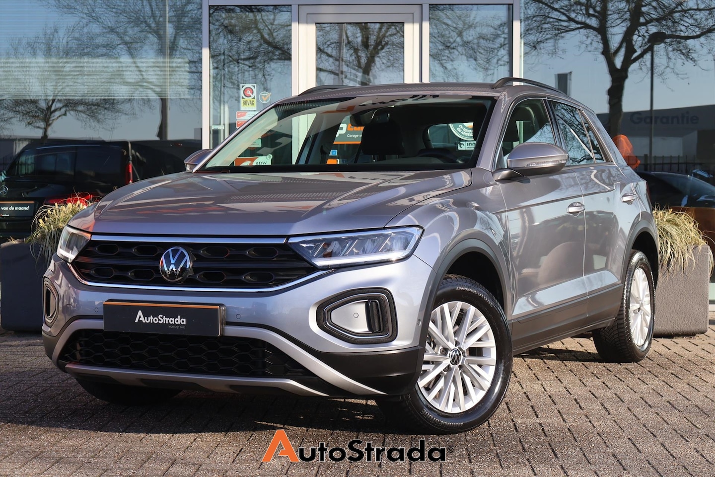 Volkswagen T-Roc - 1.0 TSI Life 110pk I Navi I LED I Cruise I Bluetooth I 1e eigenaar - AutoWereld.nl
