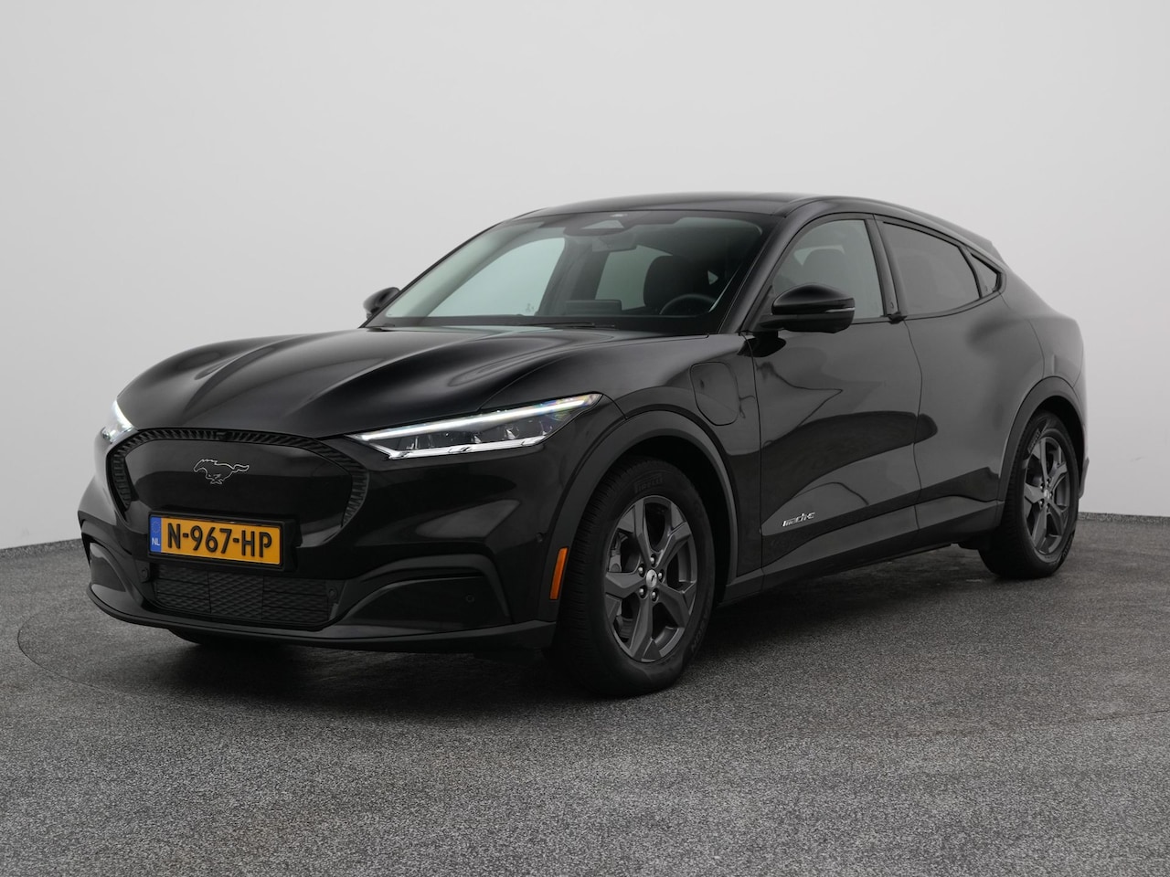 Ford Mustang Mach-E - RWD 75 kWh | STOELVERW. | LEDER | 360° | ADAPTIVE - AutoWereld.nl