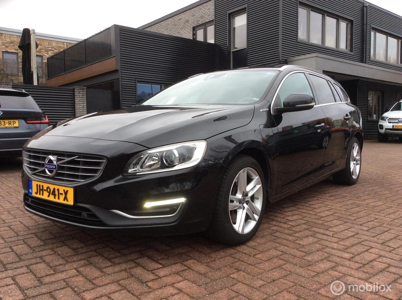 Volvo V60 - 2.4 D6 Twin Engine Momentum Schuifd Leder Nav Camera - AutoWereld.nl