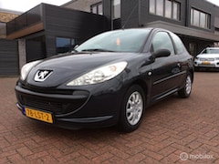 Peugeot 206 - 1.1 XR Trekhaak radio Cd Nap Lm Vlg Elektr RM