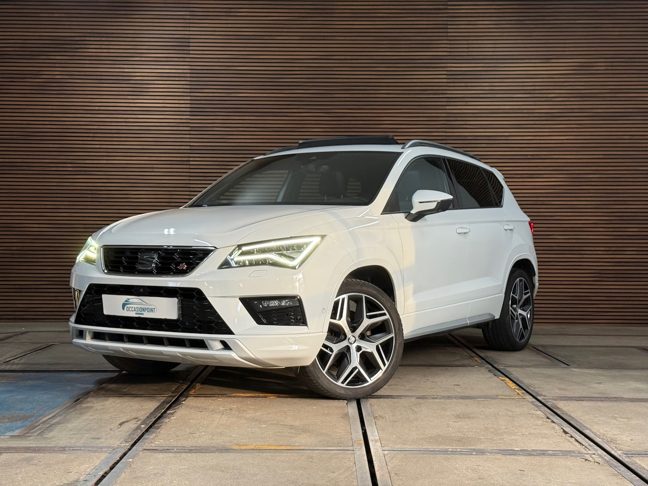 SEAT Ateca - 2.0 TSI FR 4DRIVE | Pano | Parkeerstuurassistent met Top View | Leder Pakket | Ambient | E - AutoWereld.nl