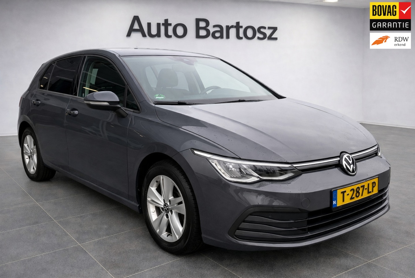 Volkswagen Golf - | 64.138 km | Adaptieve cruise control | Parkeercamera | LED | Navigatie | Clima | Carplay - AutoWereld.nl