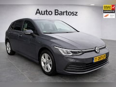 Volkswagen Golf - | 64.138 km | Adaptieve cruise control | Parkeercamera | LED | Navigatie | Clima | Carplay