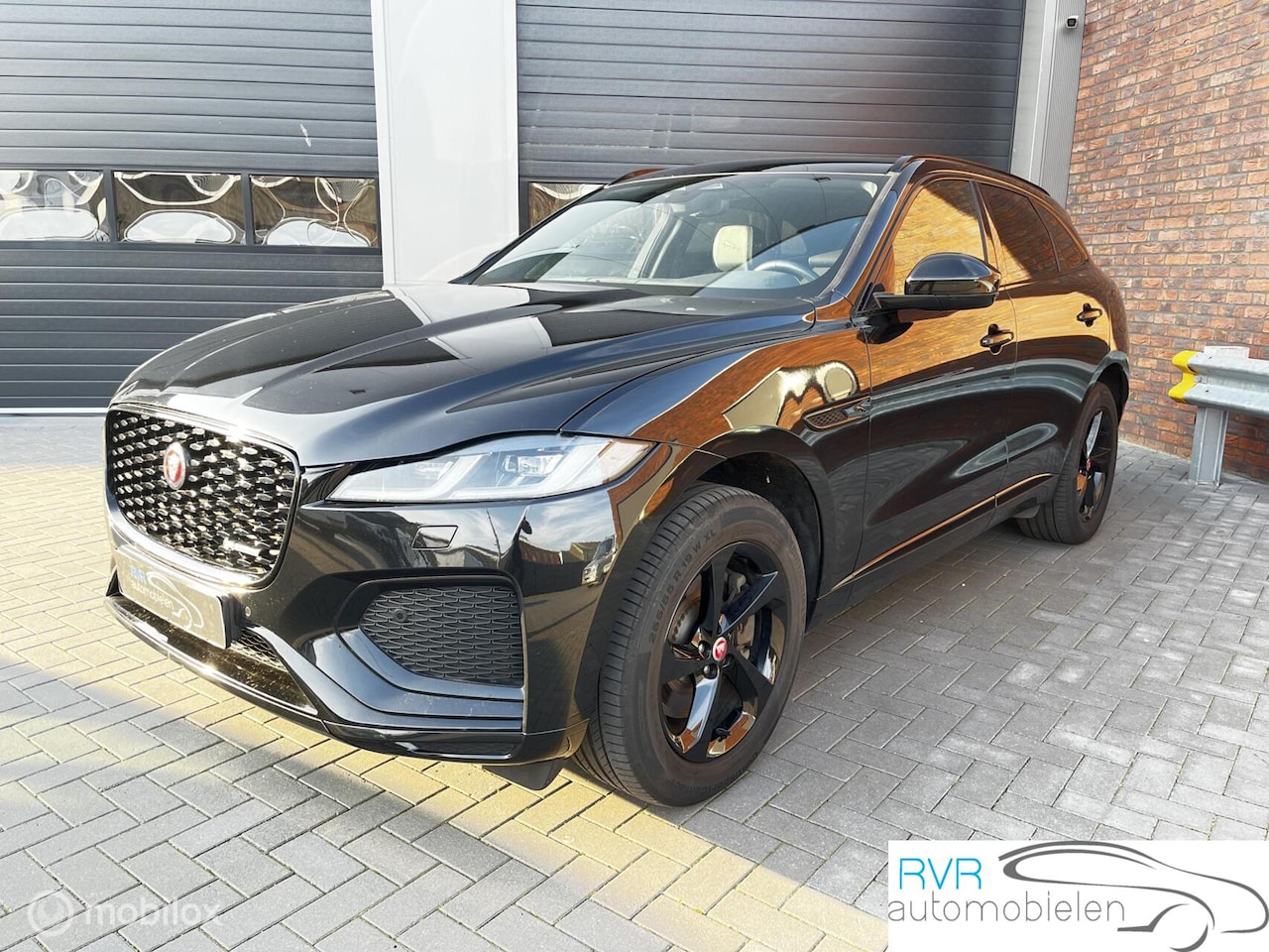 Jaguar F-Pace - 2.0 P400e PHEV R-Dynamic Black 2.0 P400e PHEV R-Dynamic Black - AutoWereld.nl
