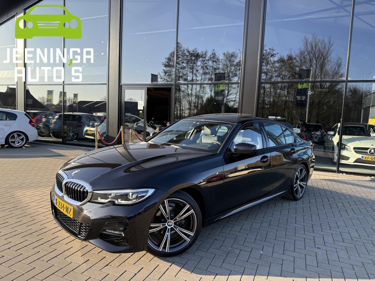 BMW 3-serie - 318i High Executive|Camera|Stoelverwarming|Schuif-/ kanteldak|Trekhaak - AutoWereld.nl