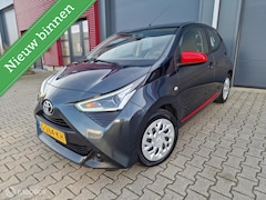 Toyota Aygo - 1.0 VVT-i x-play /AUTOMAAT /Dealer onderhouden
