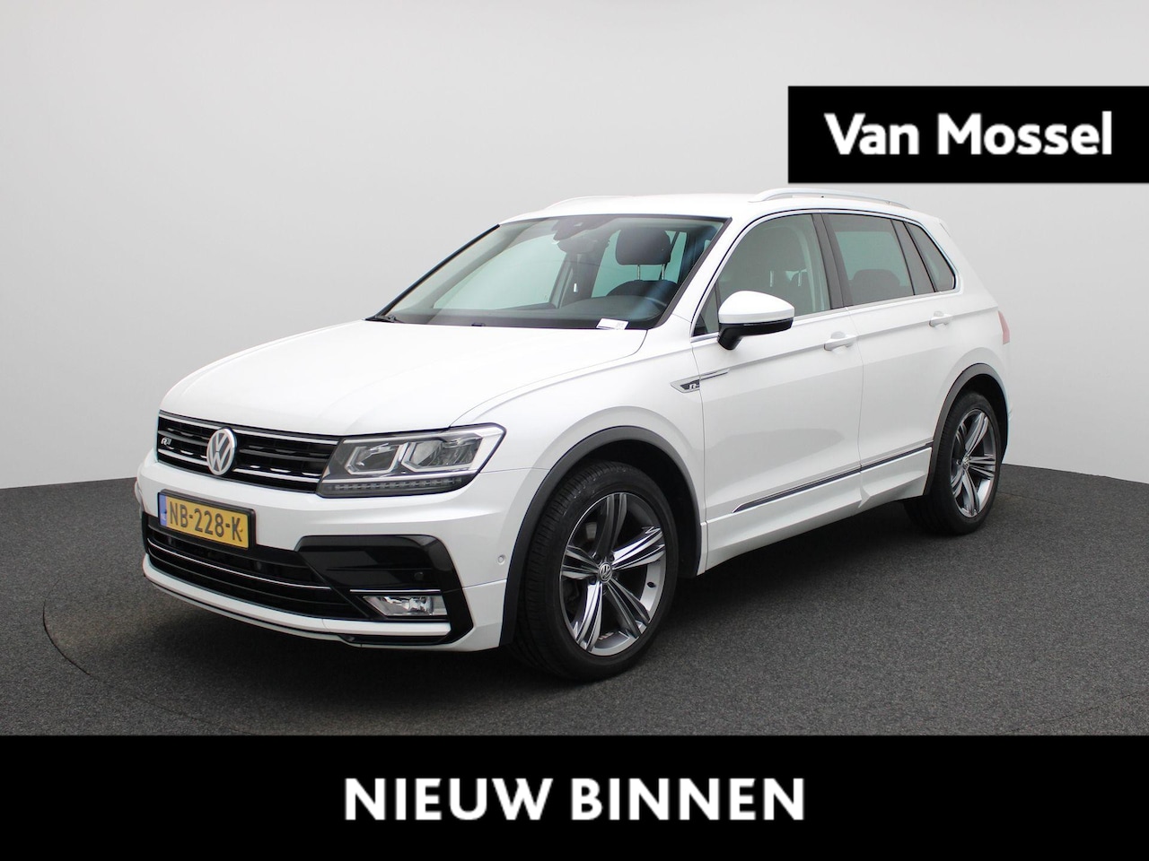 Volkswagen Tiguan - 1.4 TSI ACT Highline | Automaat | Camera | Navigatie | Climate Control | Trekhaak | - AutoWereld.nl