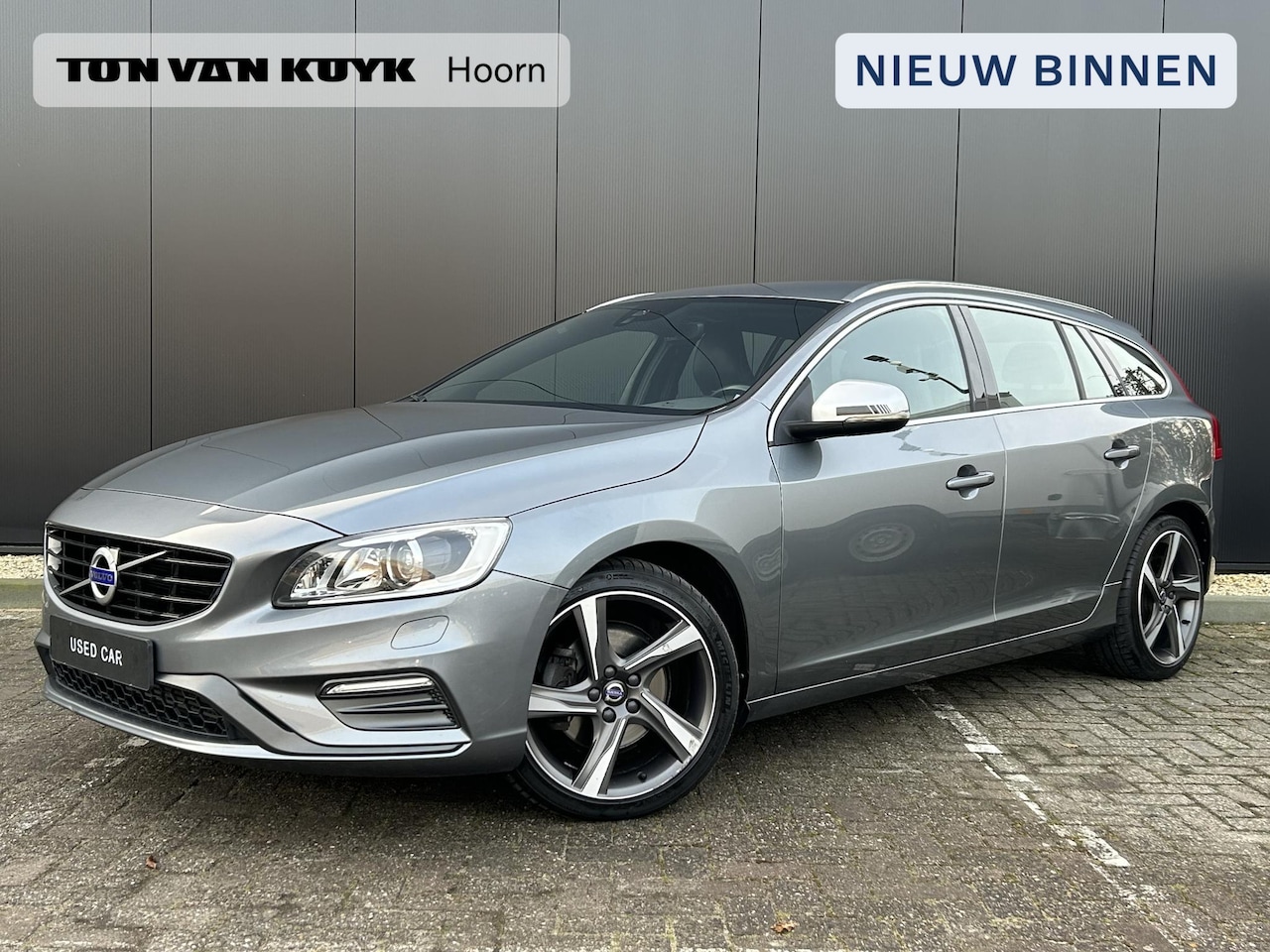 Volvo V60 - 1.5 T3 R-Design Navigatie / Parkeerverwarming / Stoelverwarming / verwarmbaar voorruit / H - AutoWereld.nl