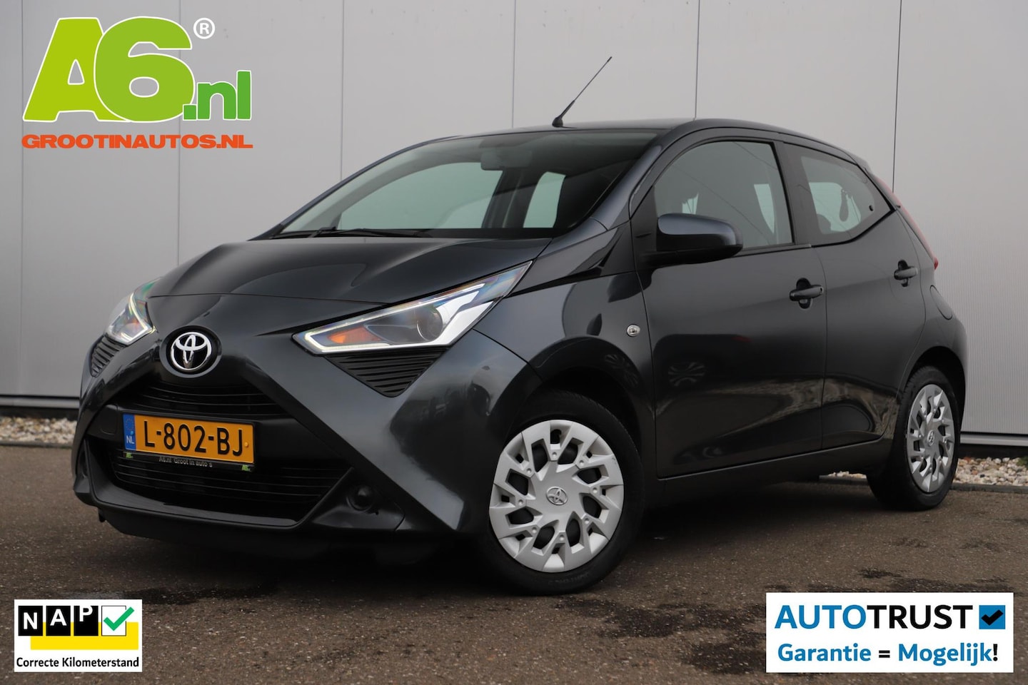 Toyota Aygo - 1.0 VVT-i x-play Automaat Carplay Android/Navigatie Achteruitrijcamera Airco LED - AutoWereld.nl
