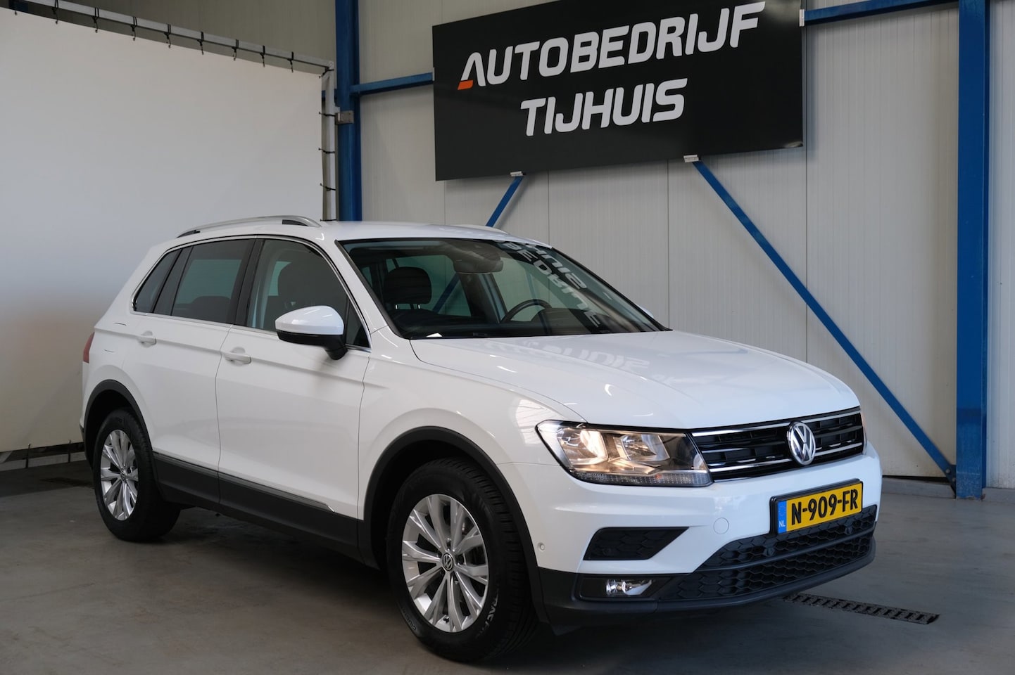 Volkswagen Tiguan - 1.4 TSI ACT Comfortline Business automaat - Airco, Cruise, Camera, Carplay, PDC, Trekhaak. - AutoWereld.nl