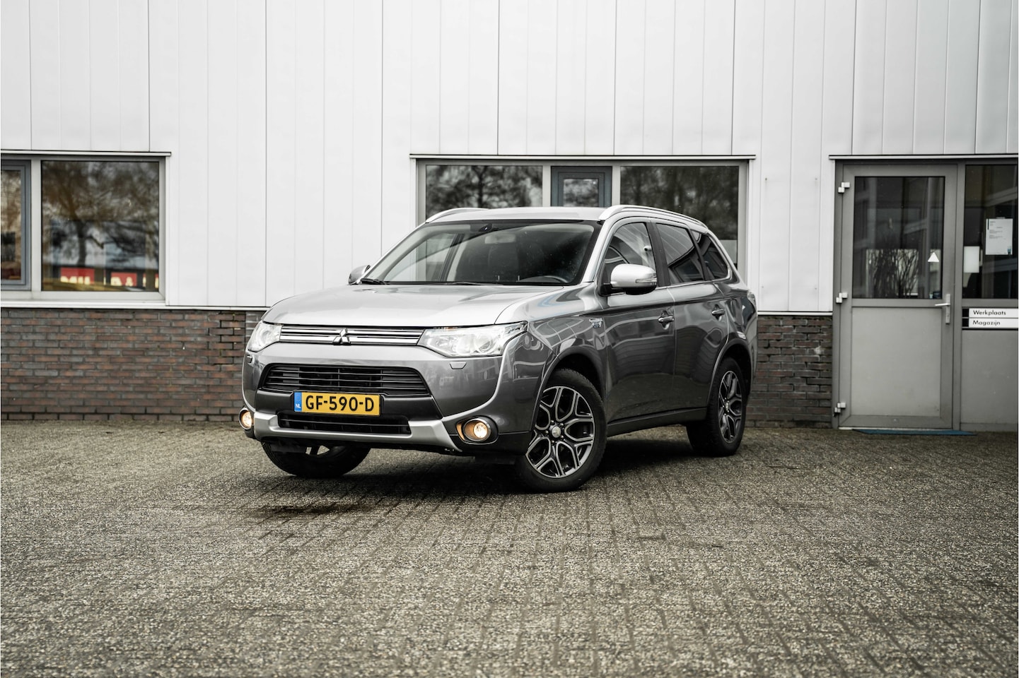 Mitsubishi Outlander - 2.0 PHEV Executive Edition X-Line 2.0 PHEV Executive Edition X-Line - AutoWereld.nl