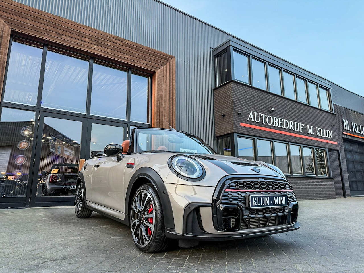 MINI Cabrio - Mini 2.0 John Cooper Works JCW Pack F1 aut Rooftopgrey/Bomvol/Btw/Np:63.000,- - AutoWereld.nl