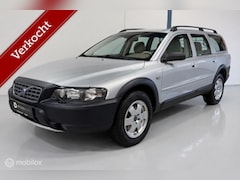 Volvo XC70 - 2.5 T Momentum AUTOMAAT / LEER / XENON