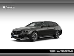 BMW 5-serie Touring - 530e M-Sport Pro | 20" | Trekhaak | Harman Kardon | Driving Assistant Plus | Iconic Glow e