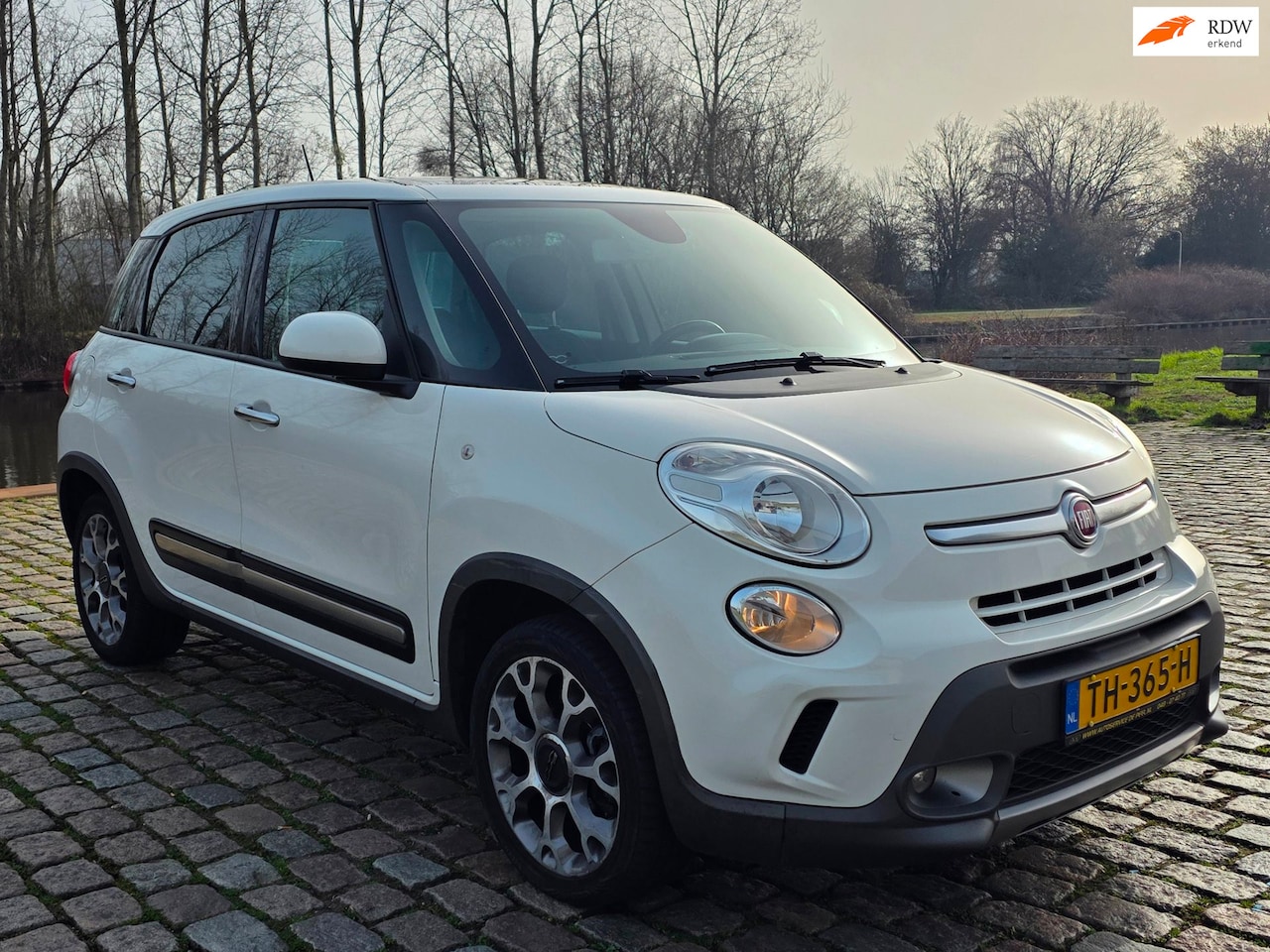 Fiat 500 L - 1.6 M-Jet Trekking Zeer netjes 2e eigenaar panorama dak navigatie achteruit camera airco c - AutoWereld.nl