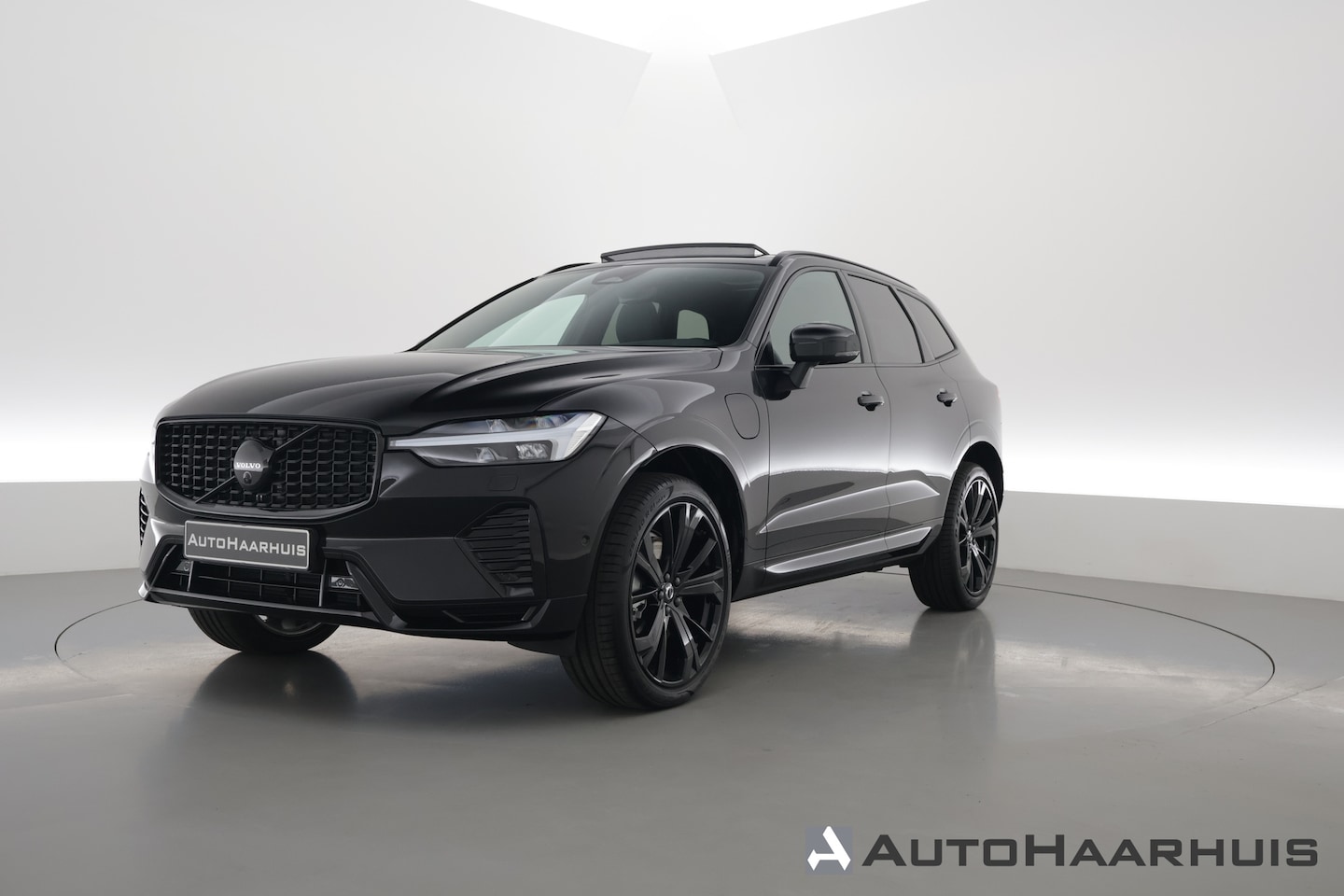 Volvo XC60 - T8 Plug-in hybrid Plus Black Edition | Pano | Pilot Assist | 360cam | Stoel-Stuurverw. | K - AutoWereld.nl