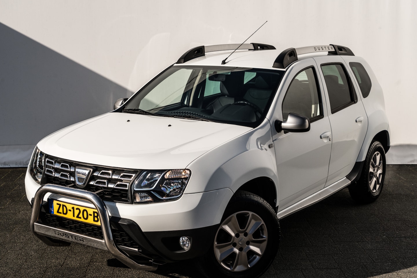 Dacia Duster - 1.2 TCe 4x2 Prestige | Nw ketting | Trekhaak | Leder | Cruise | Bullbar | PDC | - AutoWereld.nl