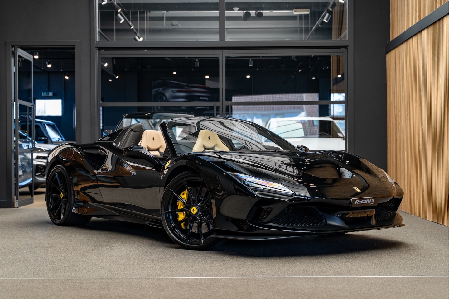Ferrari F8 Spider - 3.9 V8 Lift Carbon Seats Novitec Akrapovic Carbon Interior - AutoWereld.nl