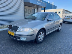 Skoda Octavia - 1.6 FSI Elegance
