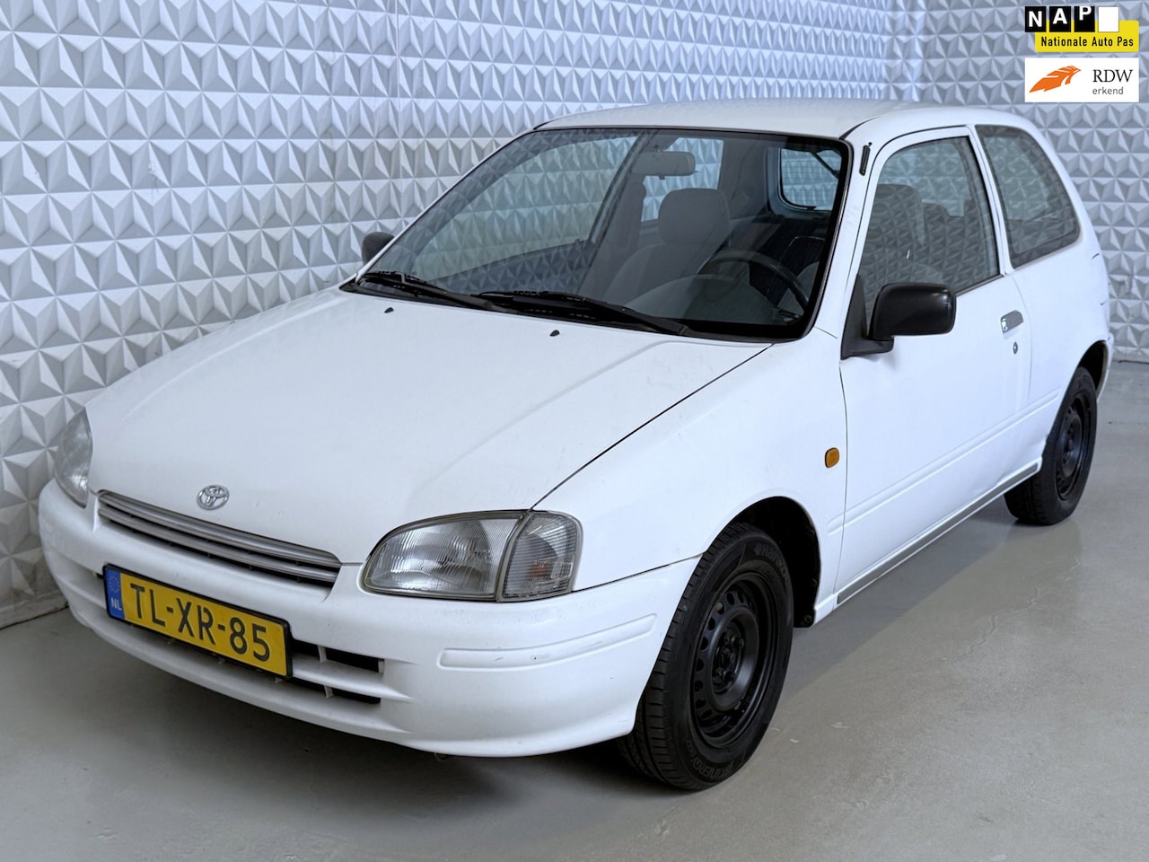 Toyota Starlet - 1.3-16V XLi voor de EXPORT of LIEFHEBBER?! (1998) - AutoWereld.nl