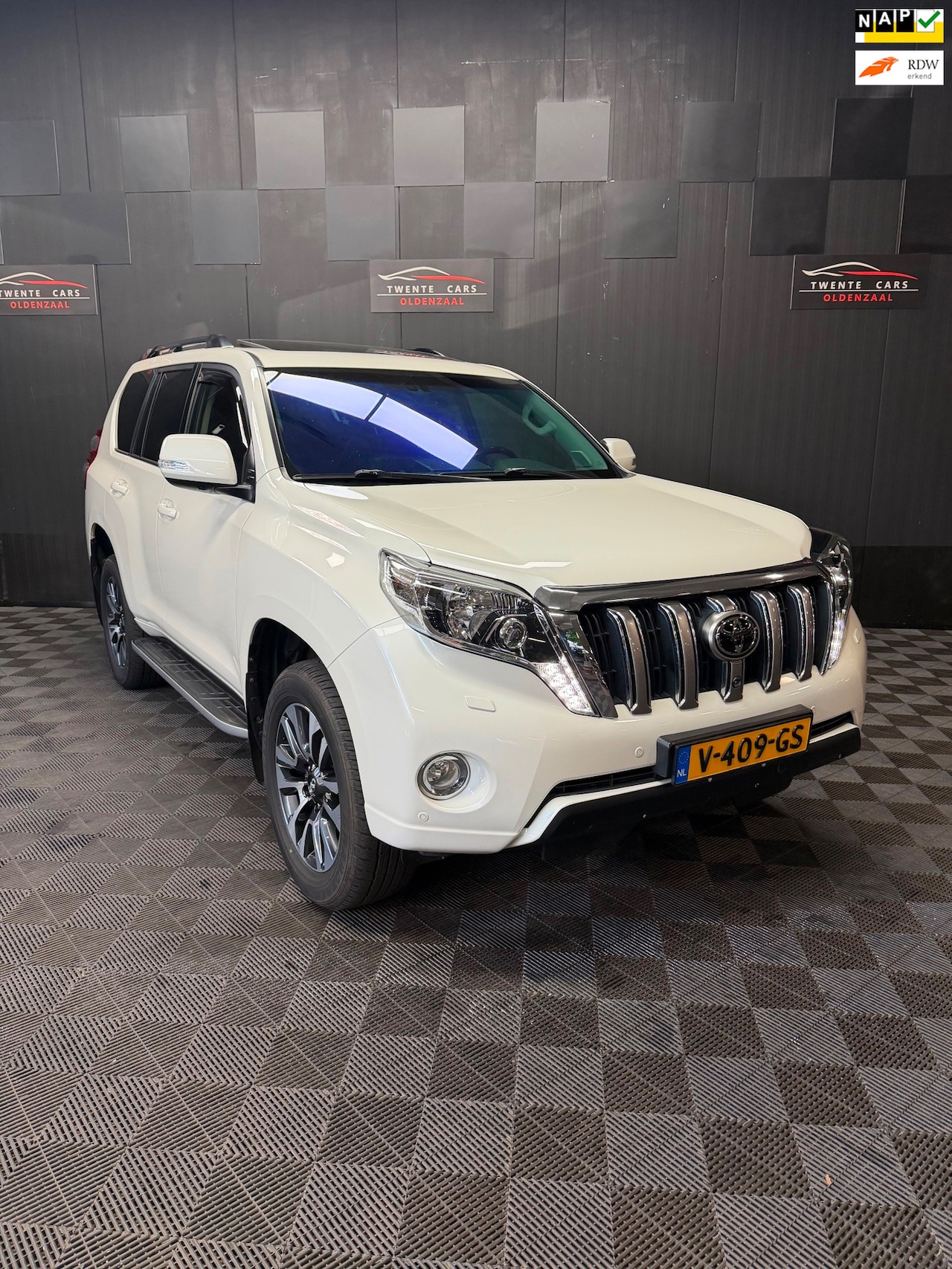 Toyota Land Cruiser - 2.8 D-4D-F LX BE Trekker 5P | Pano | Led | Camera | Memory | - AutoWereld.nl