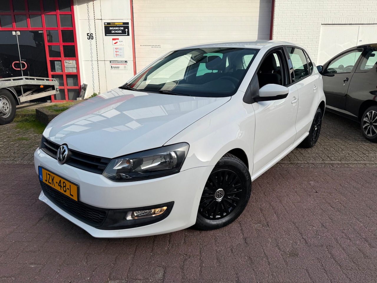 Volkswagen Polo - 1.2-12V| Trendline|NIEUW APK |AIRCO |CAR PLAY|GROTE BEURT|BLACK & WHITE| - AutoWereld.nl