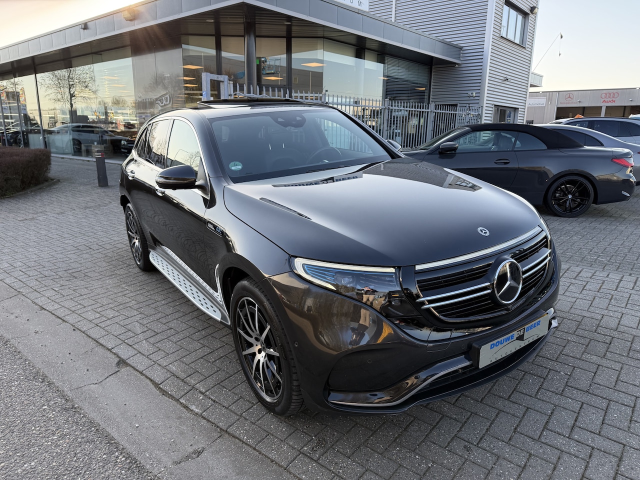 Mercedes-Benz EQC - 400 4MATIC 80 kWh AMG premium plus Schuifdak | Trekhaak | Memory | HUD | Keyless - AutoWereld.nl