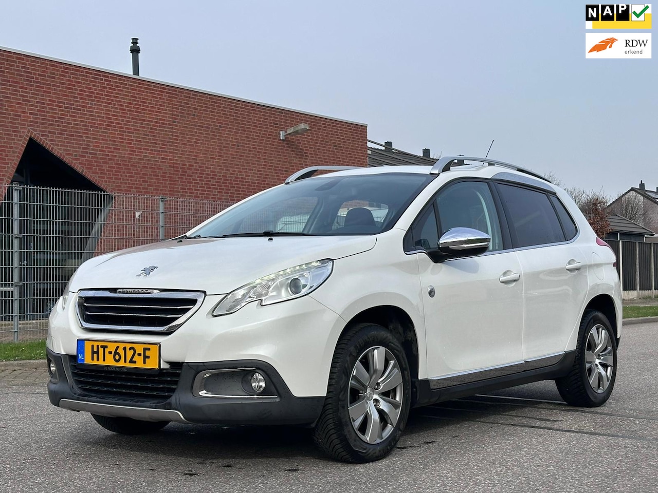 Peugeot 2008 - 1.2 PureTech Crossway Navigatie*Leer/Alcantara*Cruise*NAP*Trekhaak*Clima*LM velgen*Dealer - AutoWereld.nl