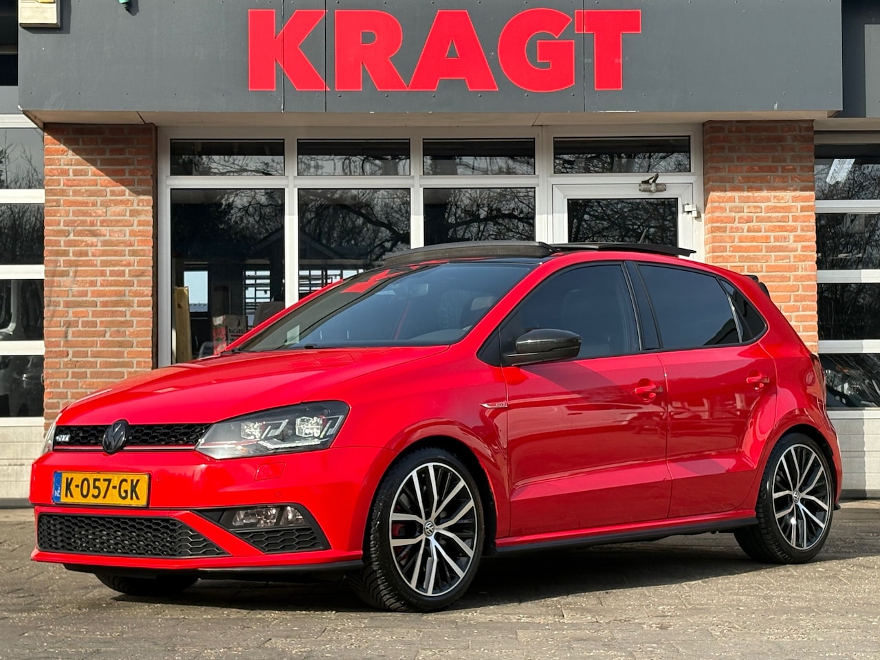 Volkswagen Polo - GTI 1.8 TSI 180 pk - AUTOMAAT - schuifdak - sportuitlaat - app connect - AutoWereld.nl