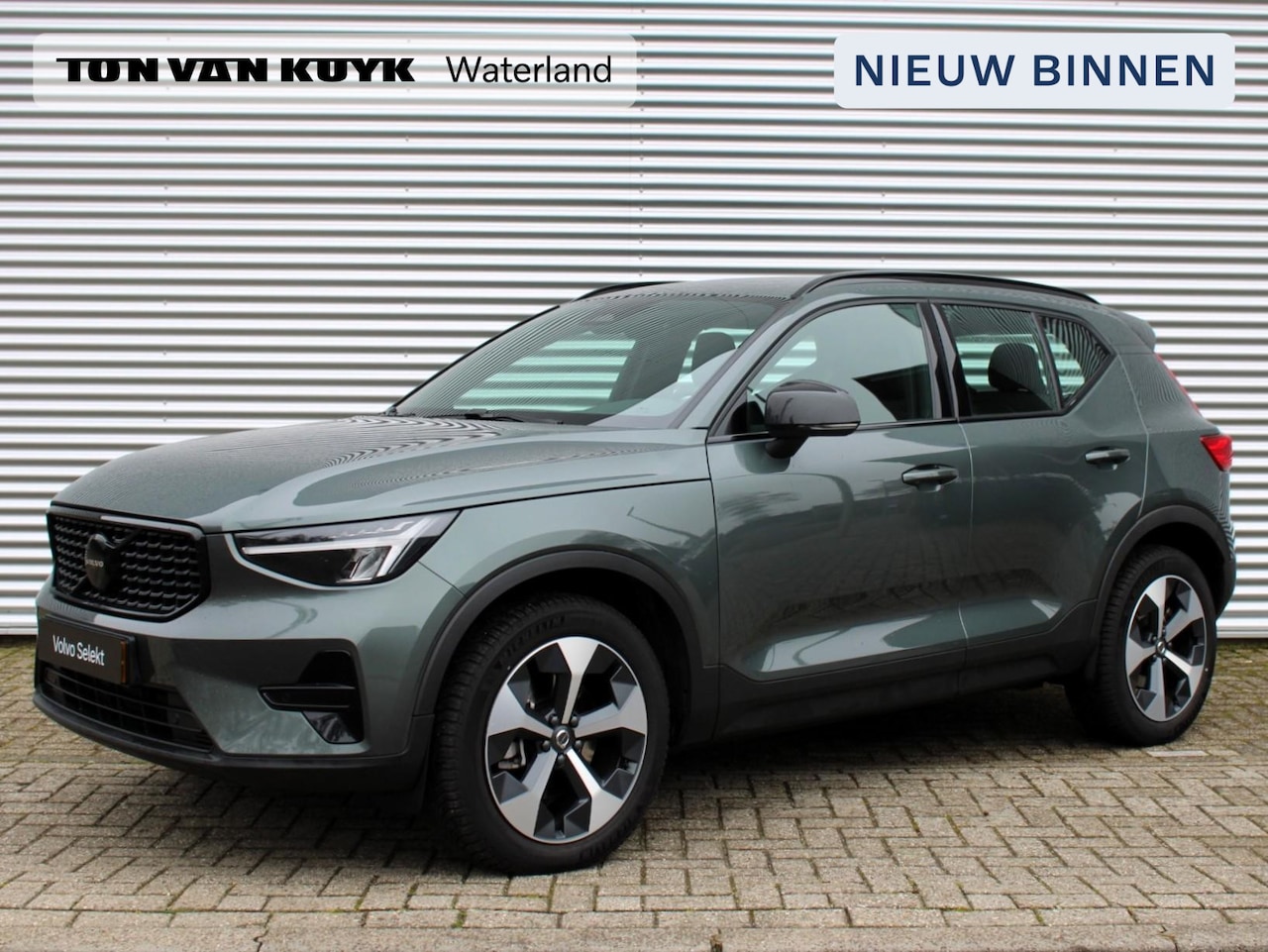 Volvo XC40 - 2.0 B4 Plus Dark / Trekhaak / All Season Banden / Stoel+Stuurwielverwarming / Elek. verste - AutoWereld.nl
