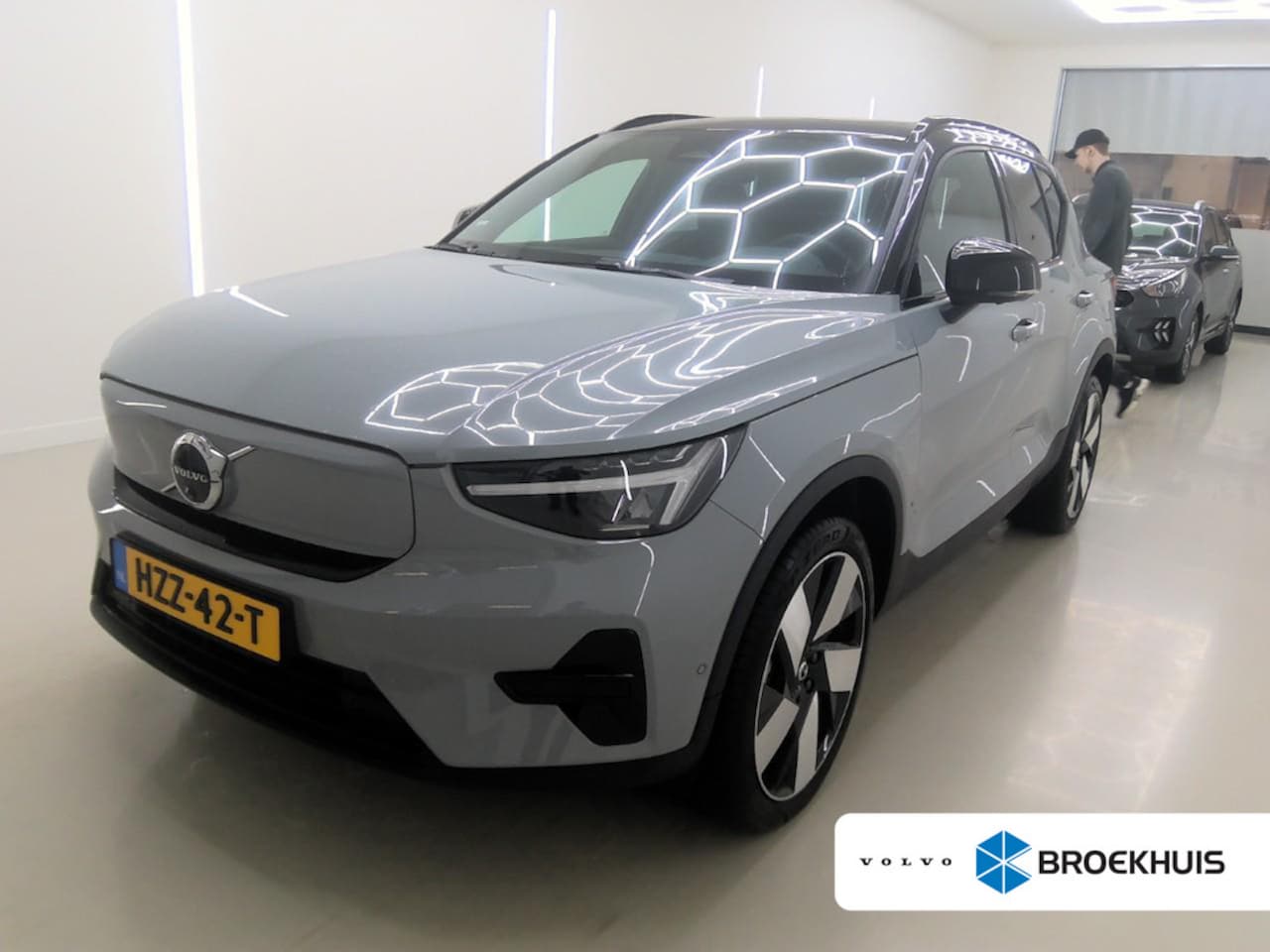 Volvo EX40 - Single Motor Extended Range Ultra 82 kWh | Trekhaak | Panoramadak | PDC V+A en 360 camera - AutoWereld.nl