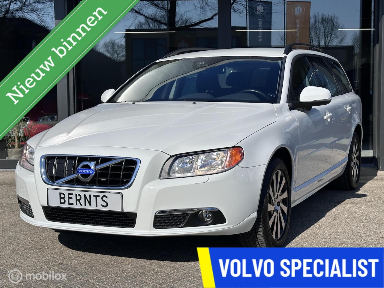 Volvo V70 - T5| 5 Cilinder|Adaptivecruisecontrol|Trekhaak - AutoWereld.nl