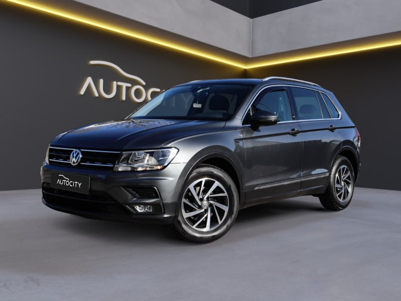 Volkswagen Tiguan - 1.4 TSI ACT Highline Trekhaak l Camera l Adaptive - AutoWereld.nl
