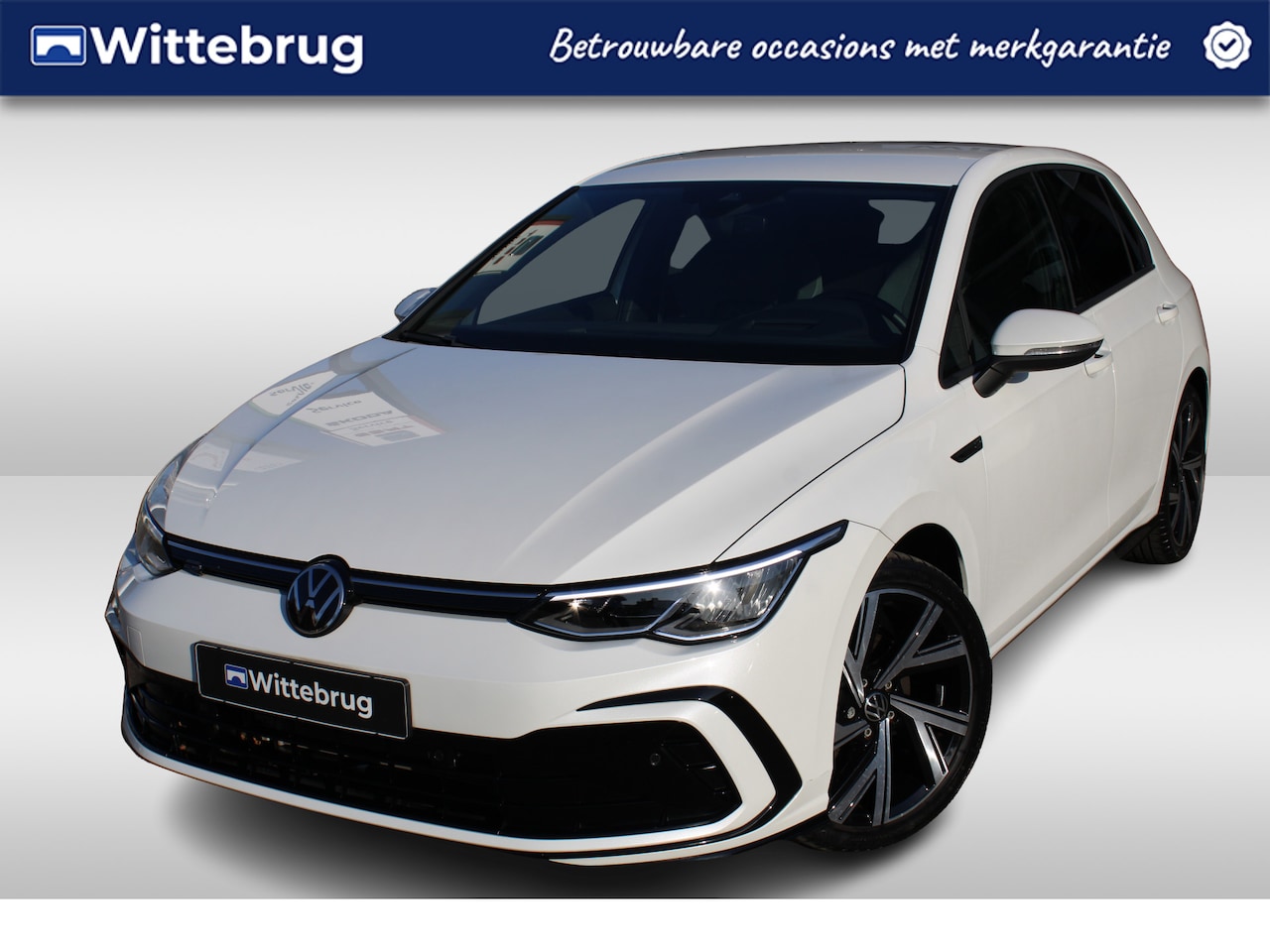 Volkswagen Golf - 1.5 eTSI 150pk R-Line DSG Automaat / Head-up Display / Camera / Stuur & Stoelverwarming / - AutoWereld.nl