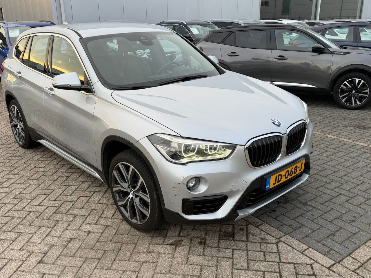 BMW X1 - 1.8i sDrive High Executive Leer 18 inch Trekhaak - AutoWereld.nl