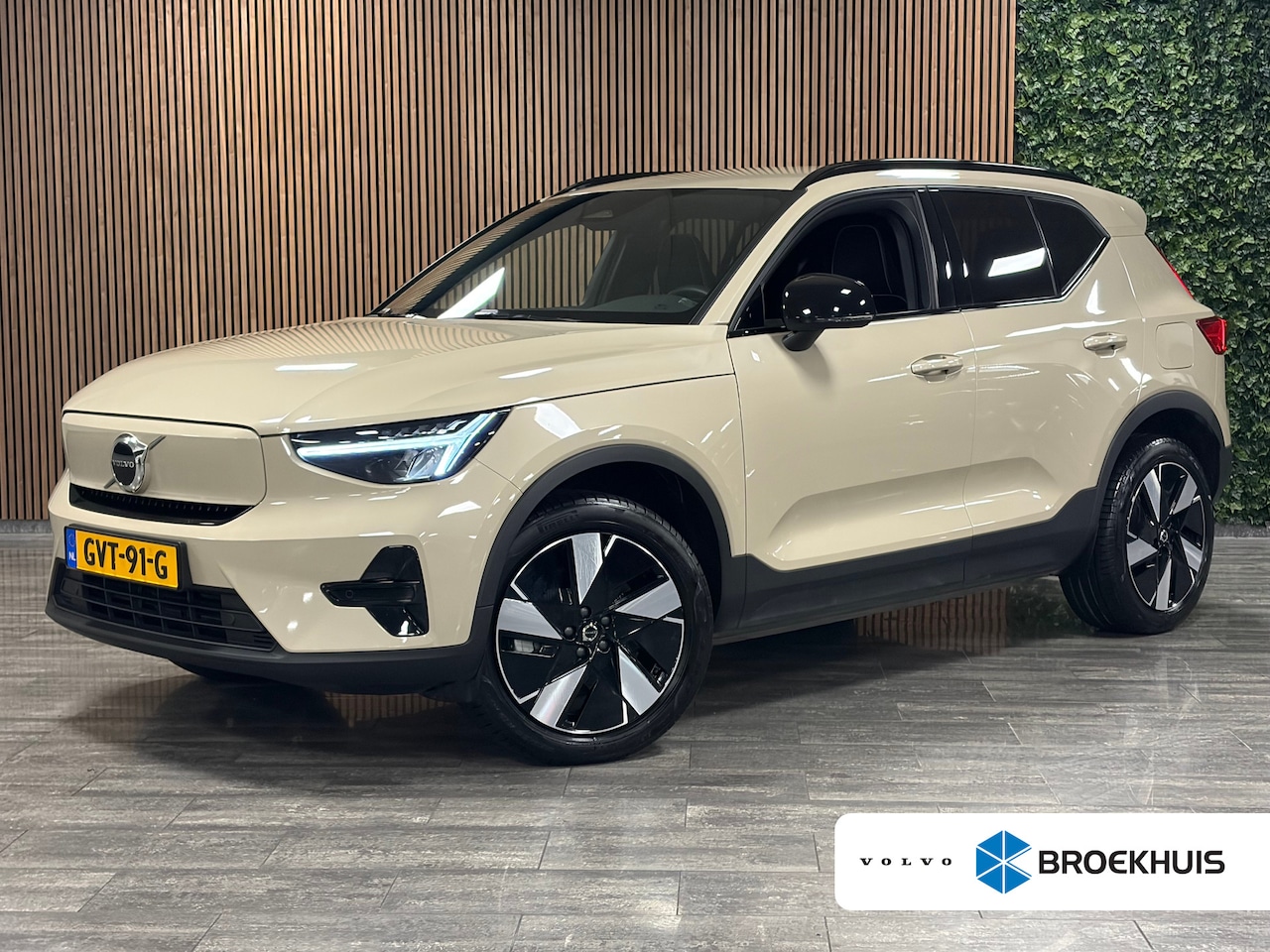 Volvo EX40 - Recharge Single Motor Plus 70 kWh | Trekhaak | 98% SoH | Adaptieve Cruise Control | Stoel - AutoWereld.nl