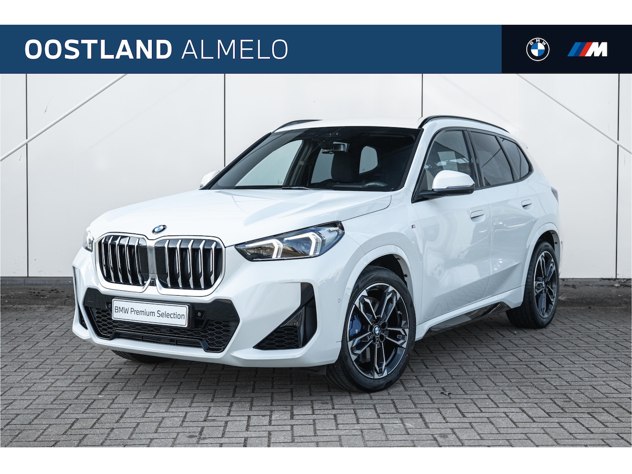 BMW X1 - xDrive23i High Executive M Sport Automaat / Sportstoelen / Trekhaak / M Adaptief onderstel - AutoWereld.nl