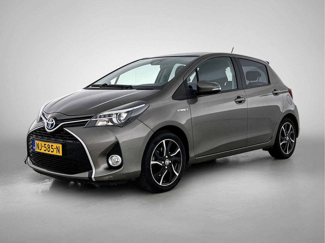 Toyota Yaris - 1.5 Hybrid Dynamic Bi-Tone | Pano | Navigatie | Climate Control | LMV | - AutoWereld.nl