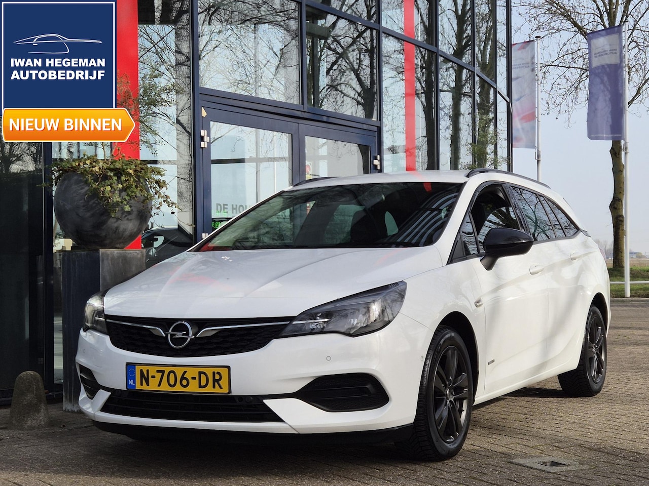 Opel Astra Sports Tourer - 1.2 Design & Tech | Climate Control | Cruise Control | Navigatie | Licht metalen velgen | - AutoWereld.nl