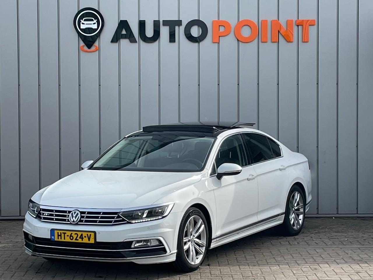 Volkswagen Passat - Business Edition R 1E EIG ORG NL|PANO|CAMERA|VIRTUAL.COCKPIT|ADAPTCRUISE|ALCANTARA|STOELVR - AutoWereld.nl