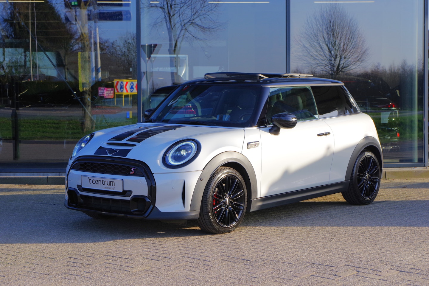 MINI Cooper S - Mini 2.0 MINI Yours 180 PK Automaat, Leder, Panoramdak, Head-Up, Carplay, H/K Sound - AutoWereld.nl