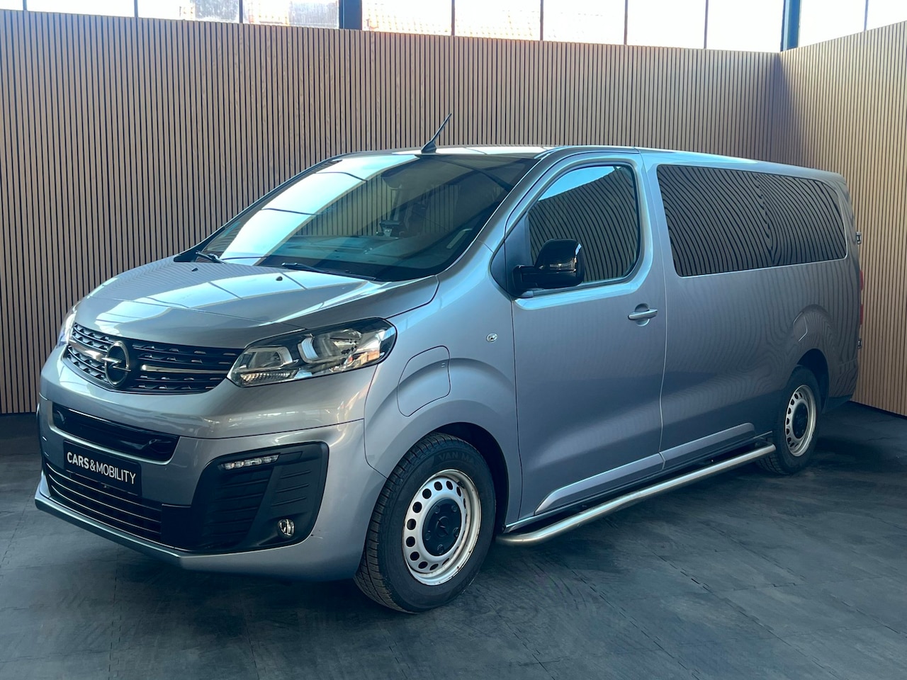 Opel Vivaro-e Combi - L3H1 75 kWh | Ook als taxi | 5+1 | Rolstoel ombouw - AutoWereld.nl